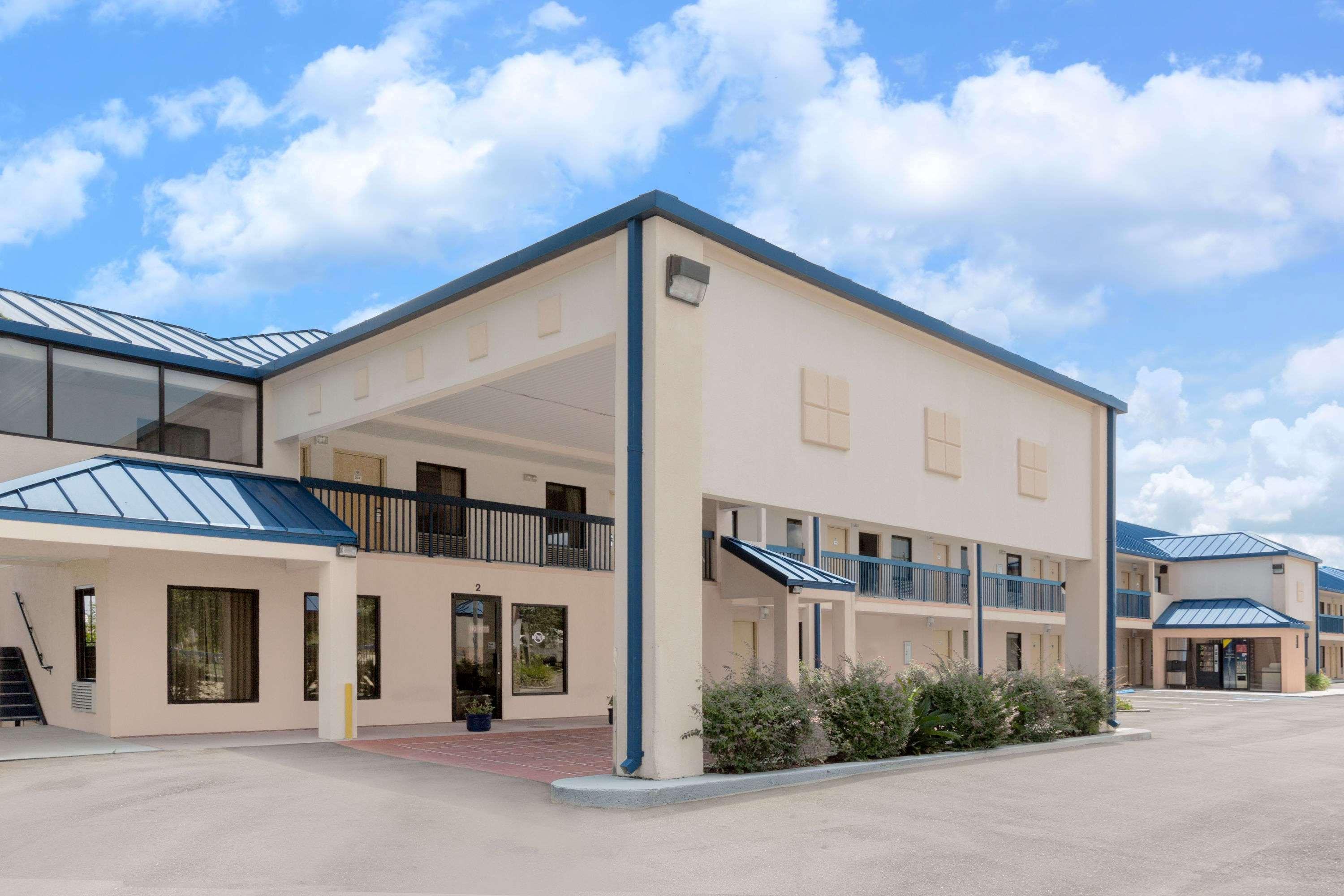 Super 8 By Wyndham Hattiesburg South Экстерьер фото